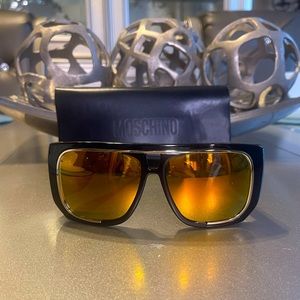 Oversized Moschino sunglasses